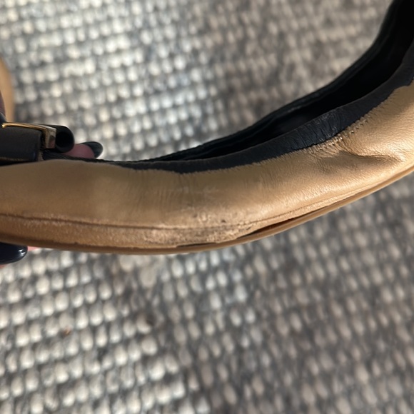 Tory Burch sz 9
Eddie Logo Bow Two-Tone Ballerina Flat, Clay Beige/Black - Picture 6 of 9